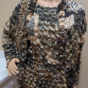 Elegant Textured Blouse in Black and Cream